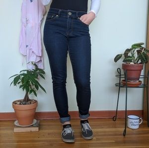 Dark wash skinny jeans, super comfy with pockets👏